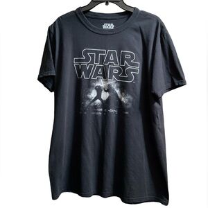 Men’s Star Wars Darth Vader Black Graphic T-Shirt. Fighting Scene w/Light Saber.